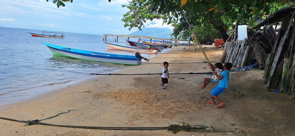 Children playing on Bunaken Village Beach