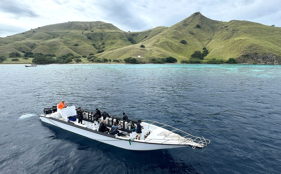 Naga Biru Snorkel Boat