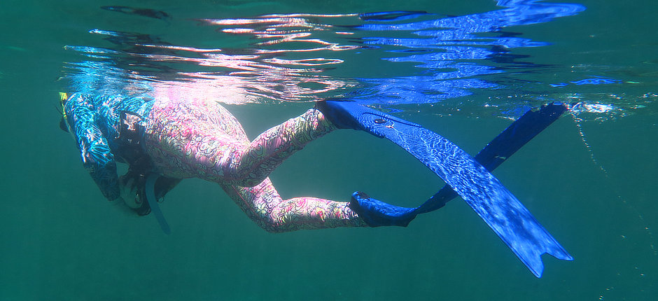 Snorkeler wearing Mares X-Wing Short Fins